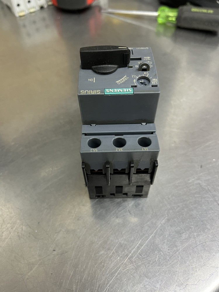 Siemens Sirius 3RV2011-1DA10 Manual Motor Controller Self Protected Made Germany