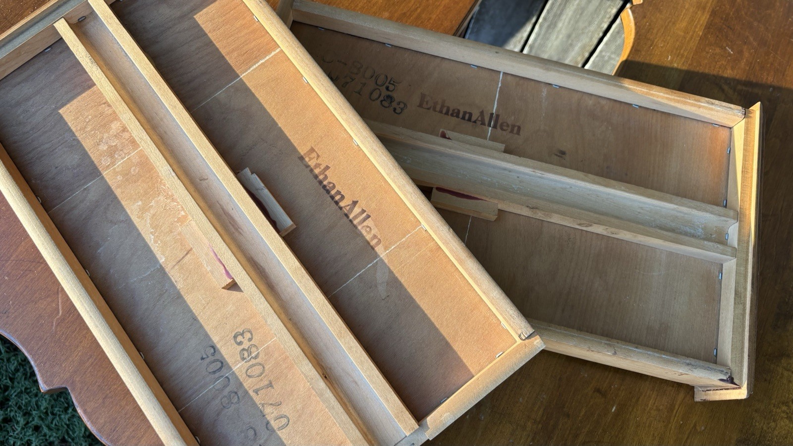 ETHAN ALLEN Maple Colonial Early American Country French Heirloom Nightstands