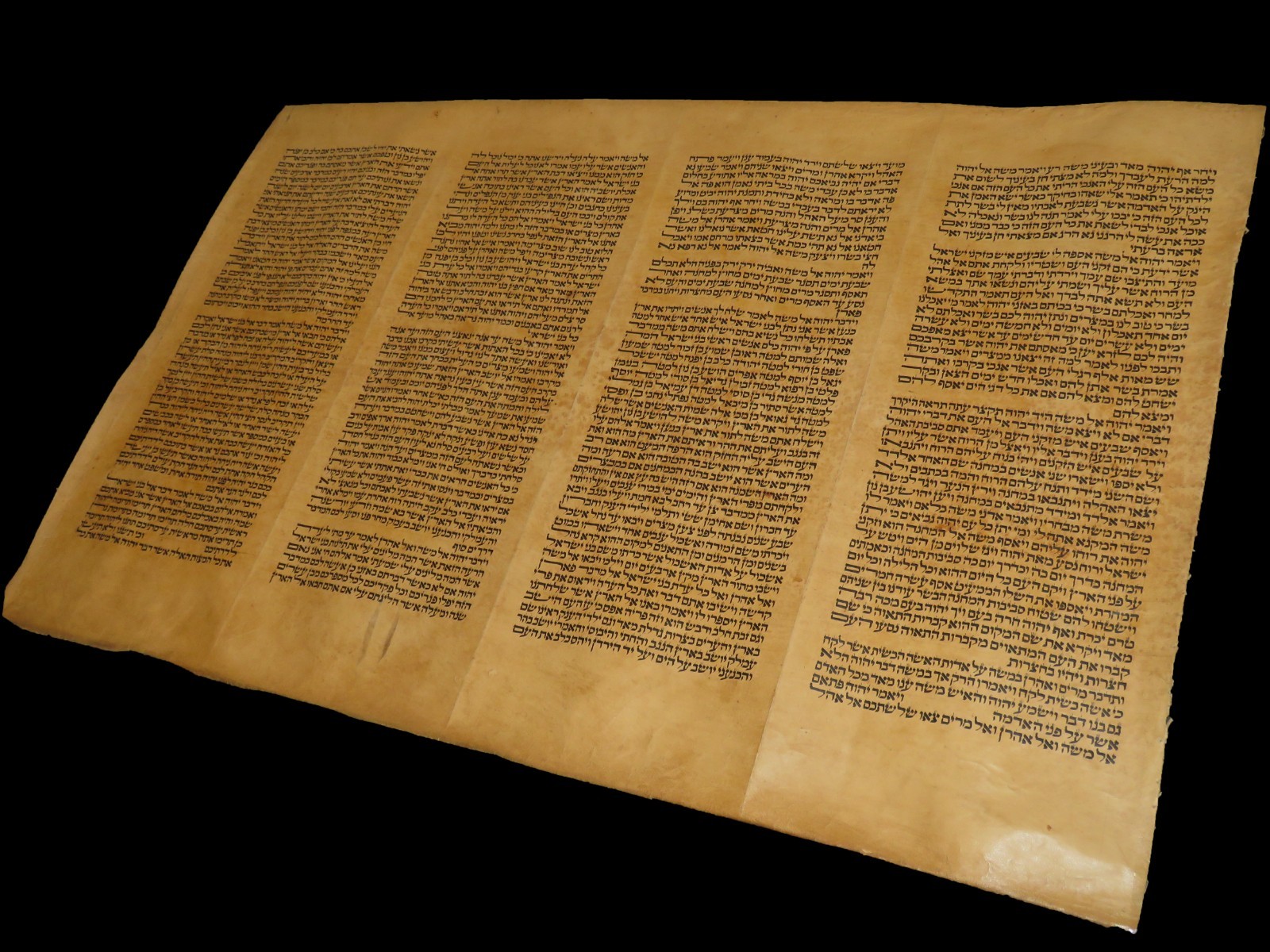 LARGE RARE TORAH BIBLE MANUSCRIPT VELLUM LEAF 150-200 YRS OLD FROM ITALY