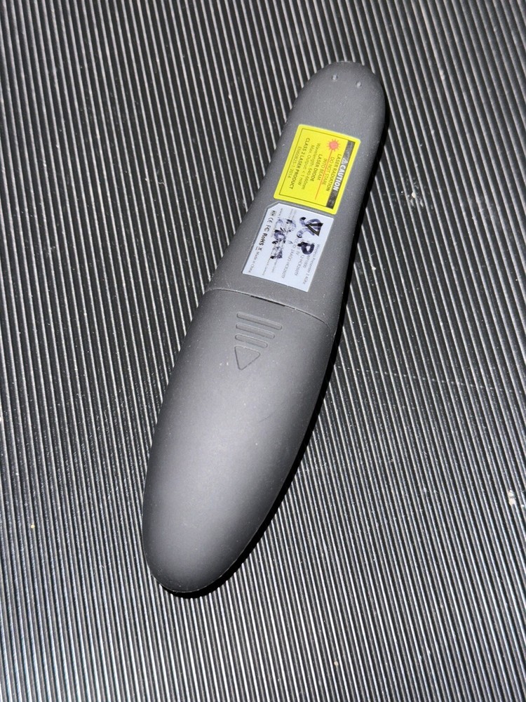 V7 WP1000-24G-19NB Professional Wireless Presenter with Laser Pointer