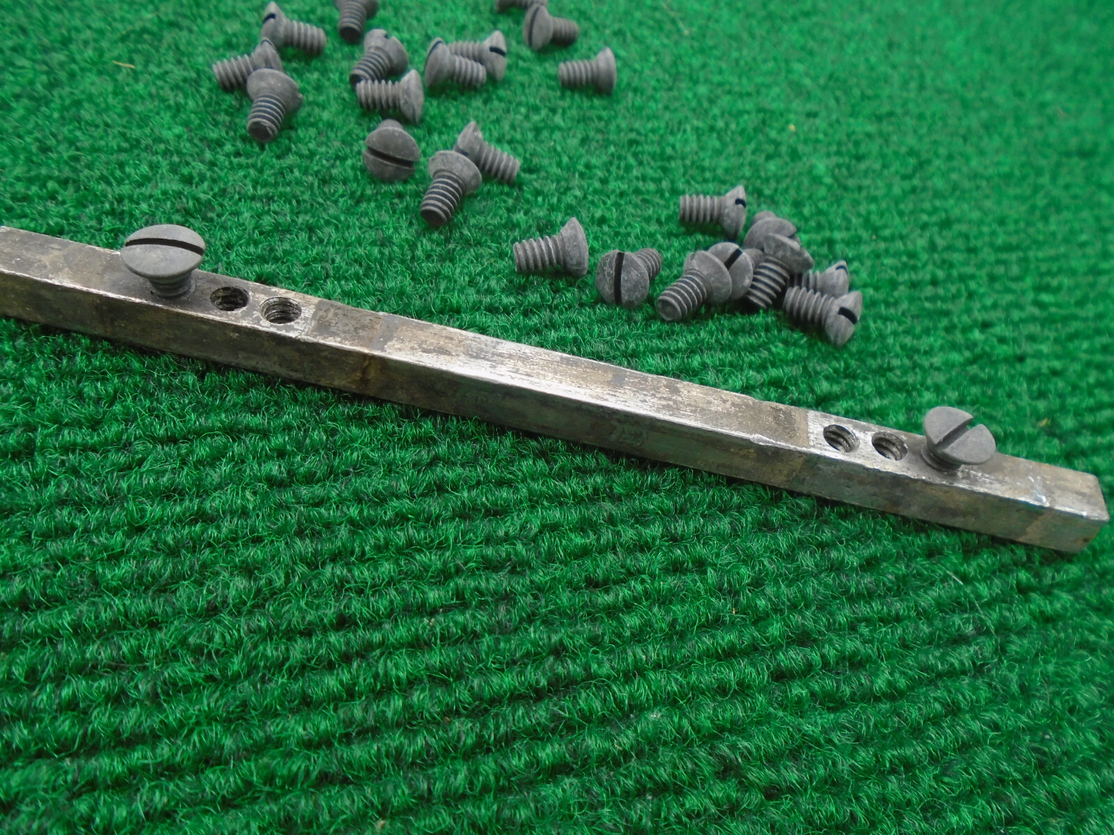 Vintage NOS Door Knob Side Knob Screws in Bulk 25 Count - 10-24 by 1/4 (40004)