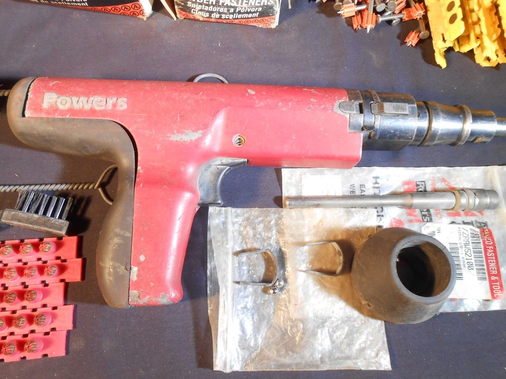 Powers Fasteners R3500 Powder Driven Actuated Fastener Tool in Case w/Extras
