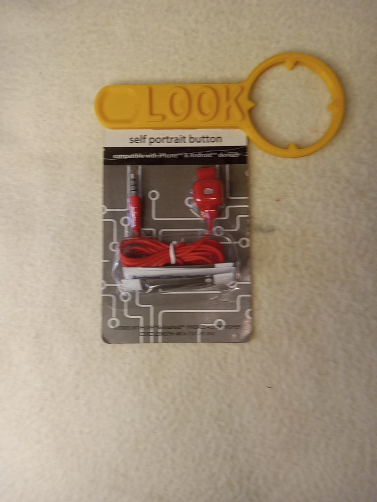 Cellphone self portrait button makes selfies easy iPhone & Android - red