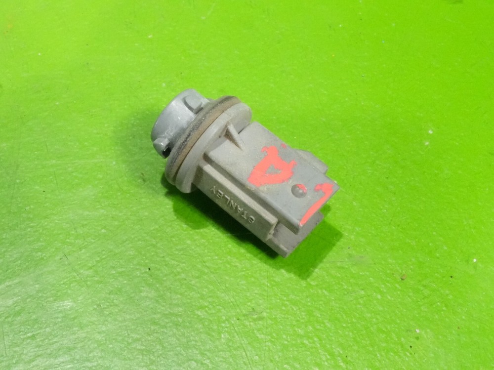 92-96 Prelude OEM front corner light bulb socket plug mount left OR right