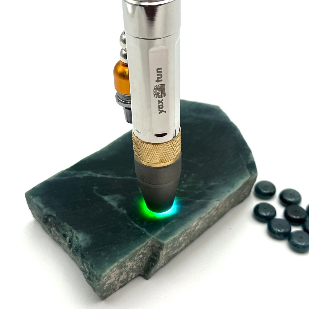 Jade Flashlight Single Cold White LED Tapered Tip Gem and Gemstone Inspection