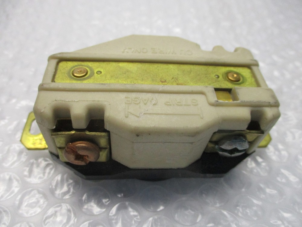 HUBBELL 30A-125V RECEPTACLE NSNP