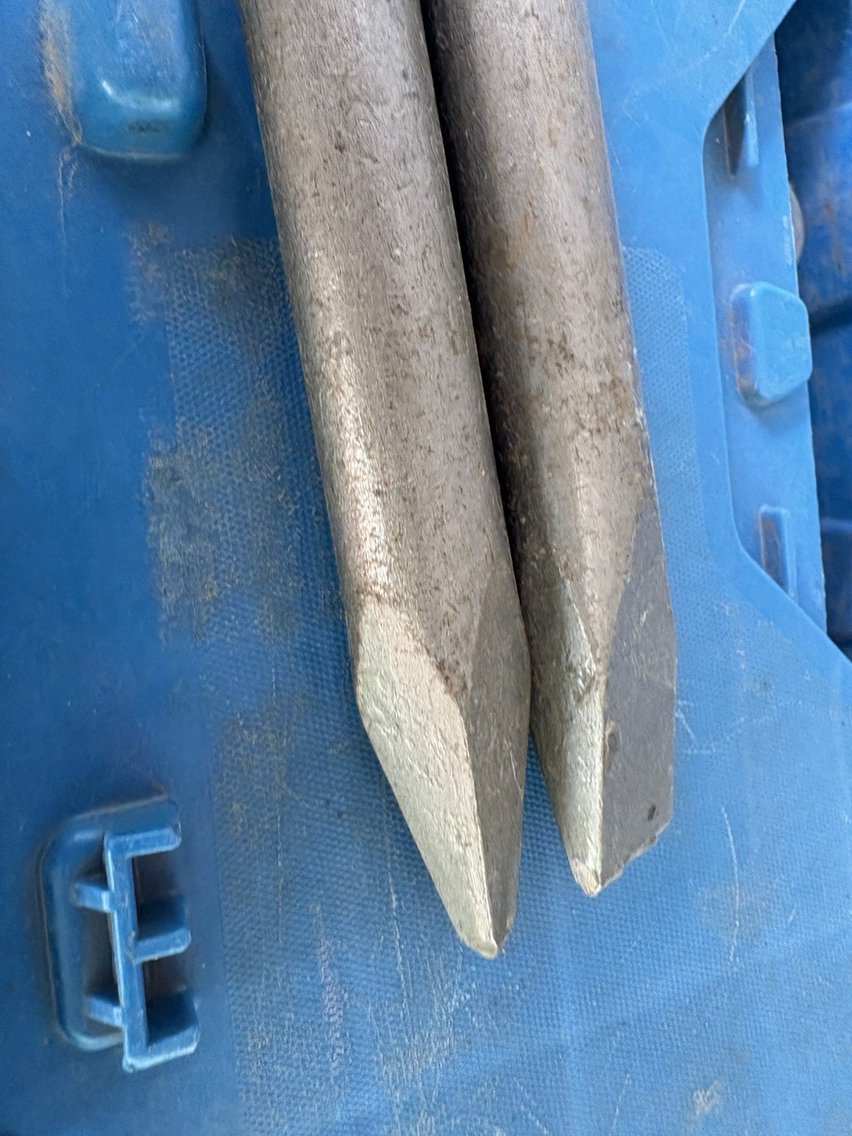 Brunner & Lay Inc. 1 Ea Piece. Flat Chisel & Point Chisel. Used. Tub #8