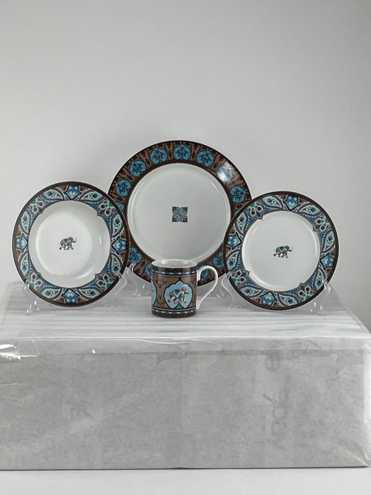 Vera Bradley My Home JAVA BLUE Andrea by Sadek 4 Piece Place Setting(s)
