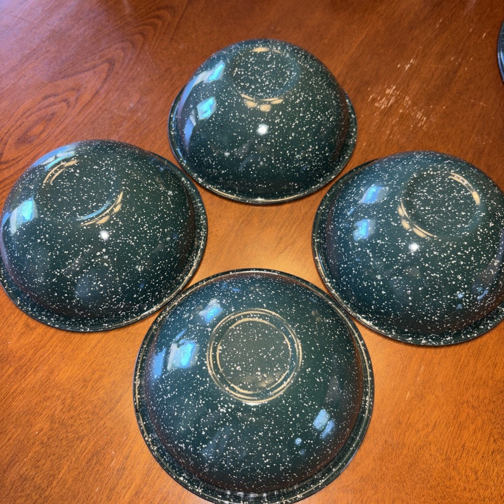 Speckled Green Enamelware 15-Piece Dining Set for Camping