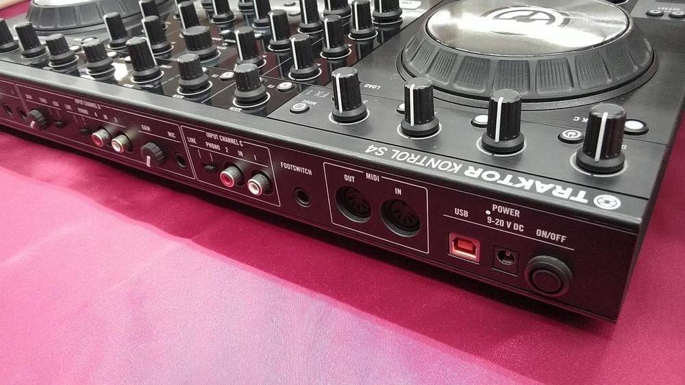 NATIVE INSTRUMENTS TRAKTOR KONTROL S4 Controller w/ Cable Tested Japan MG01 11.5