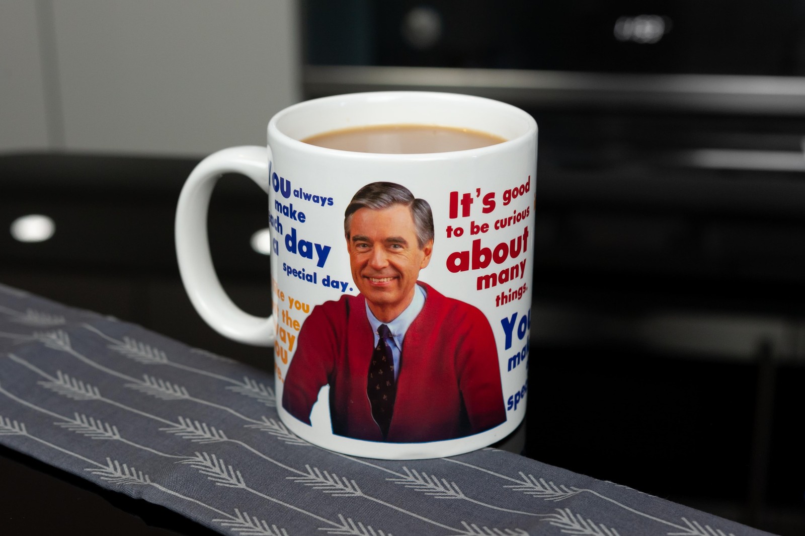 Mister Rogers Sweater Changing Mug | Sweater Changes With Heat | Holds 16 Ounces