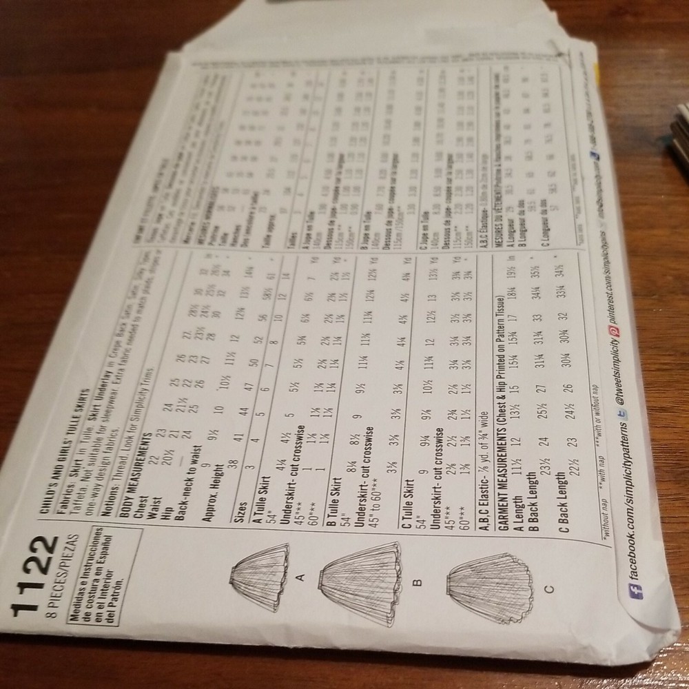 Simplicity Andrea Schewe #1122 (Factory Fold)