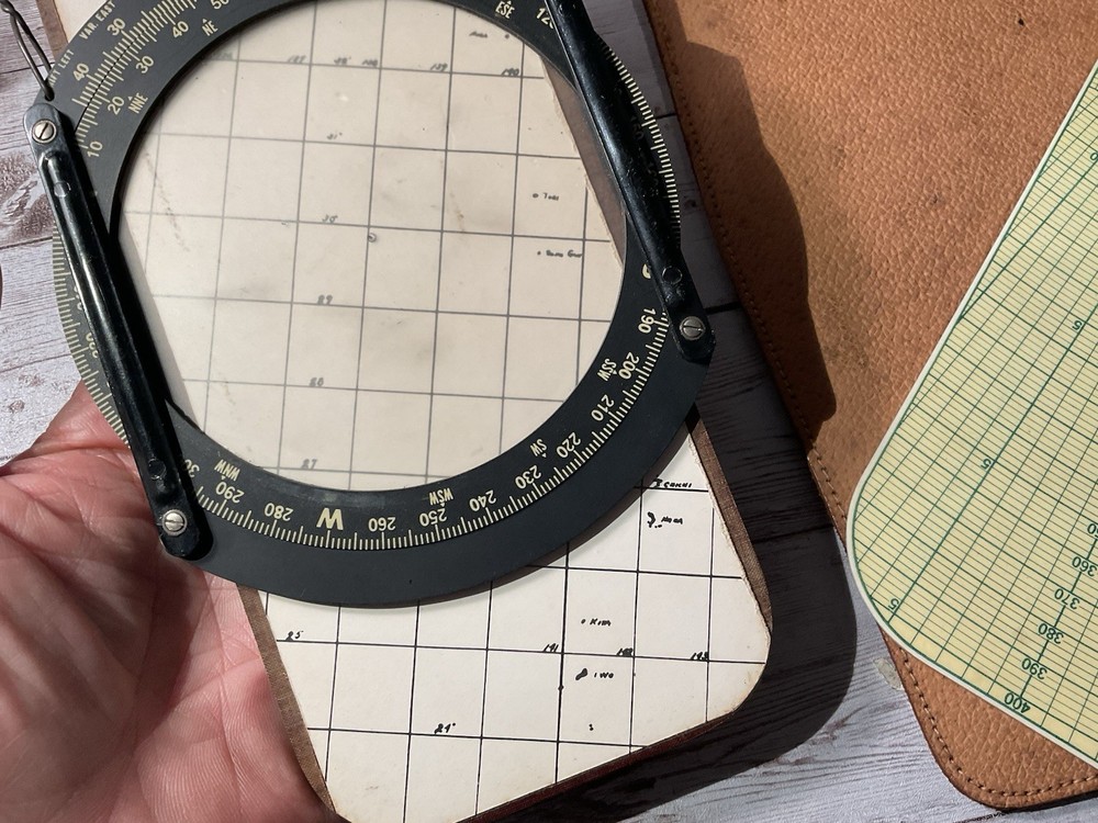 ORIGINAL WWII USAAF PILOT UNUSUAL FLIGHT COMPUTER W/ PTO ISLANDS MAP INSERT