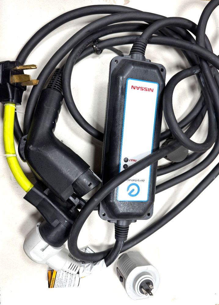 NISSAN LEAF ZERO EMISSION EV Battery Charging Cable