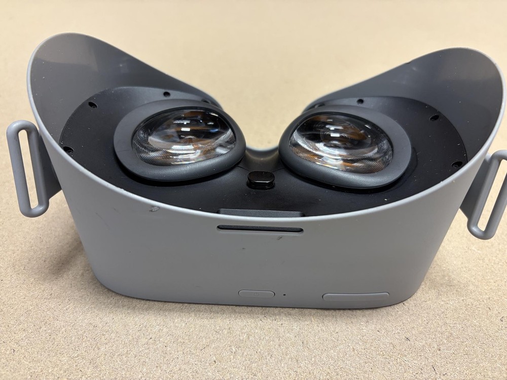 Oculus Go Standalone VR Headset 64GB Model MH-A64