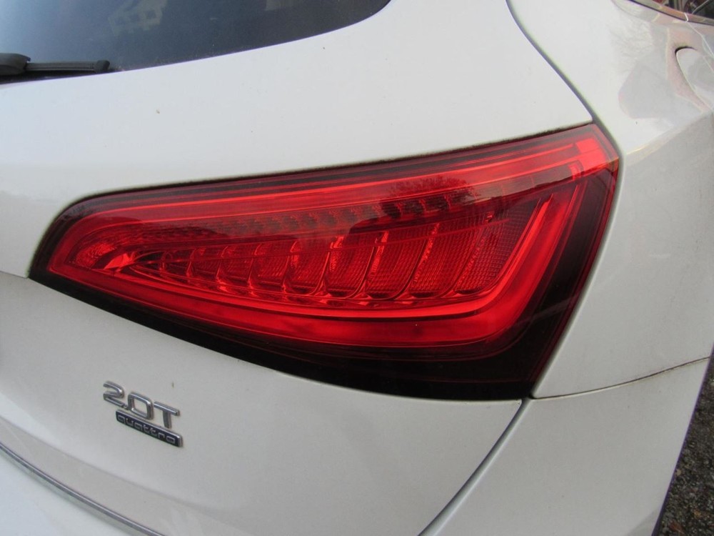 Q5 2017 Glove Box 1102002