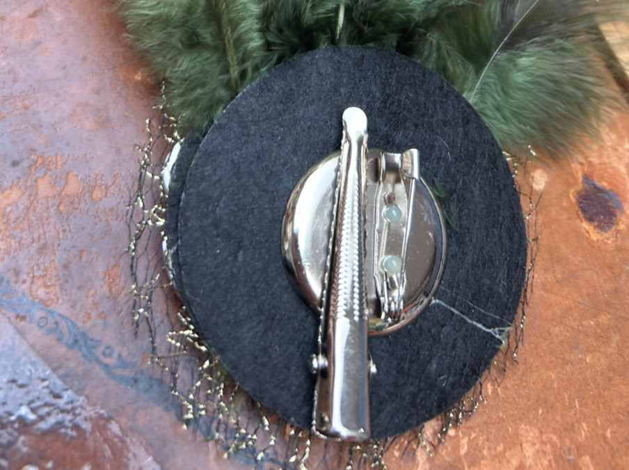 feather peacock pin clip 1pc brown rust