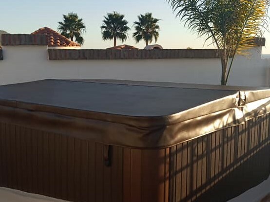 6 Person Outdoor Whirlpool Lounger Spa Hot Tub with 67 Therapy Jets