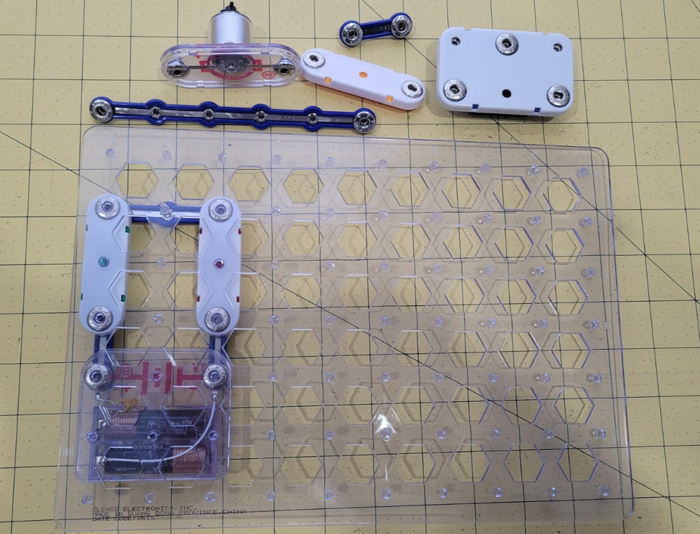 Elenco Electronics Inc current board kit - board with misc accessories