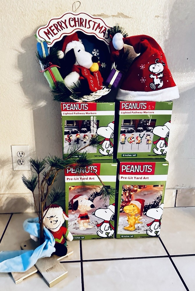 Peanuts Pre-Lit Lighted Christmas Decor Bundle