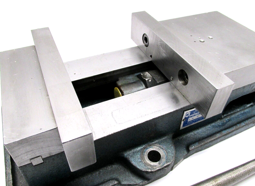 NICE! KURT ANGLOCK 6" MILLING MACHINE VISE w/ JAWS & HANDLE - #D60