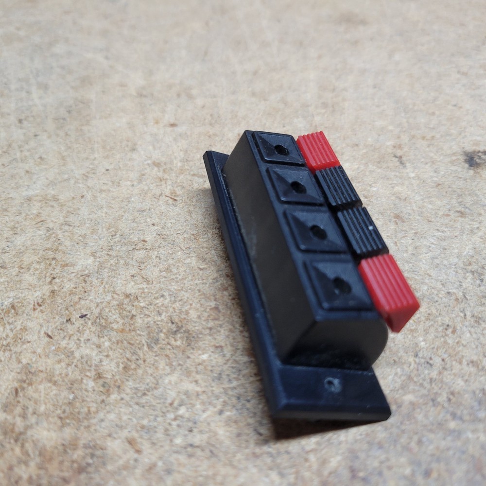 Marantz SR-2000 Speaker connector