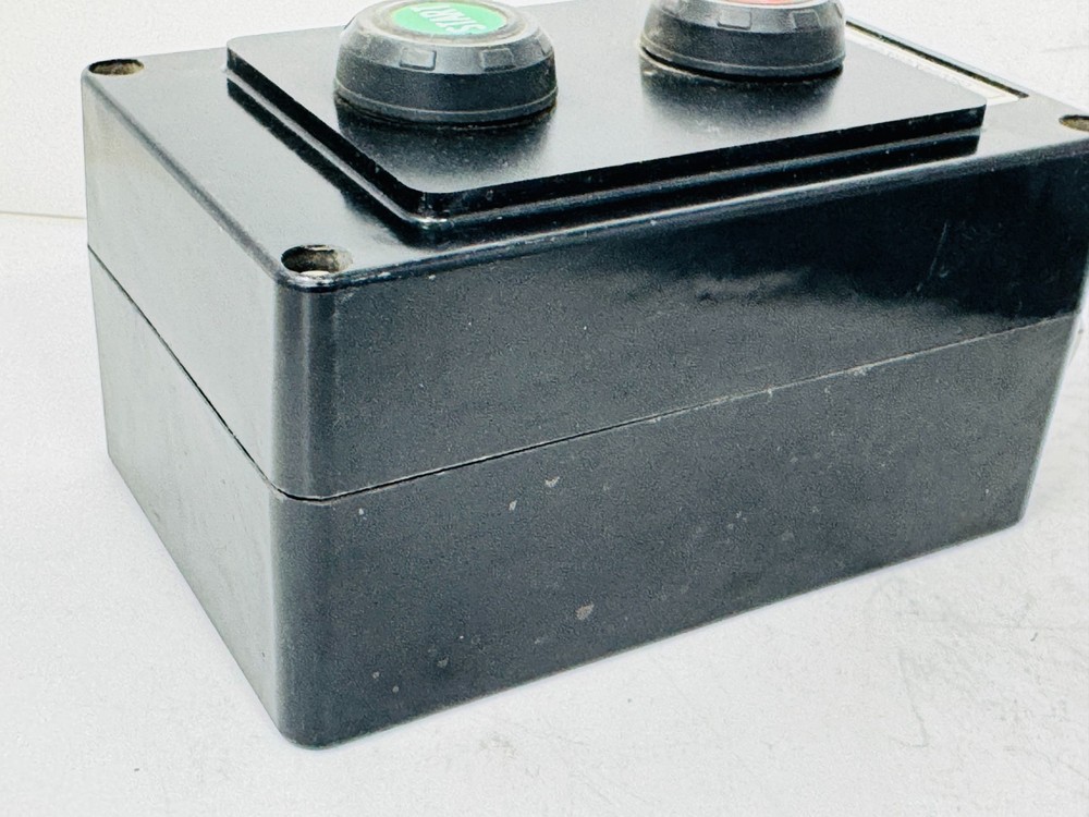 ATX Start- Stop Button Selector Switch ATX CS02Z4A303A3L4 Open Box