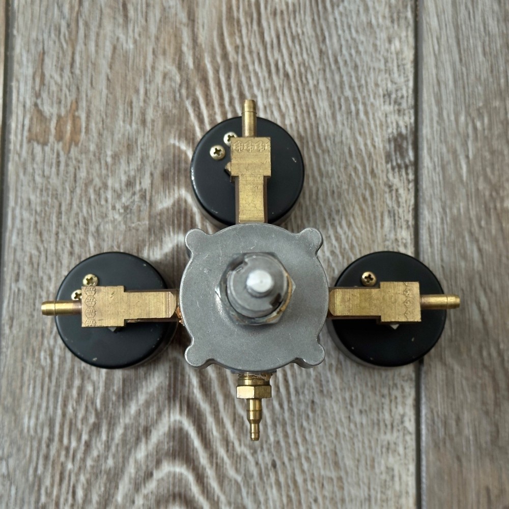 Johnson Controls Selector Switch S-232-1 w/ Pressure Gauges 30PSI