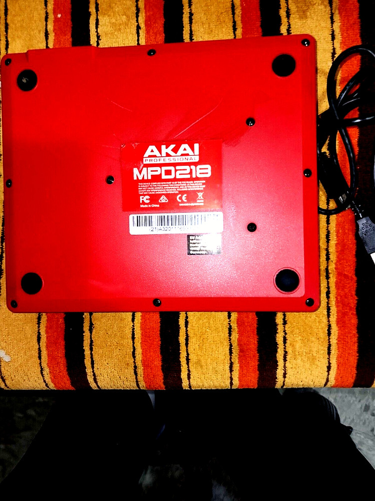 AKAI Professional MPD218 USB MIDI Controller