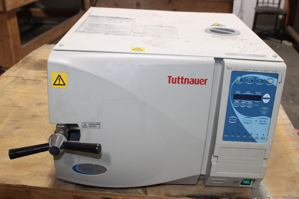 Tuttnauer Working EZ10 Autoclave Sterilizer