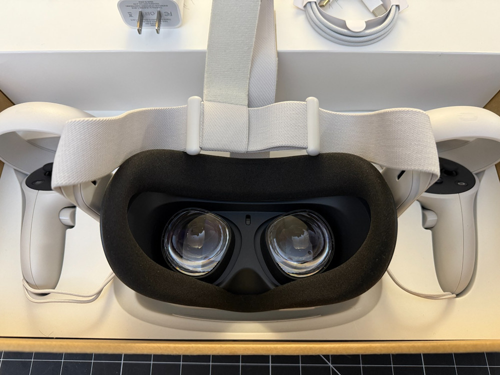 128GB Boxed Meta Quest 2 VR Headset - Excellent Condition w Controllers + Extras