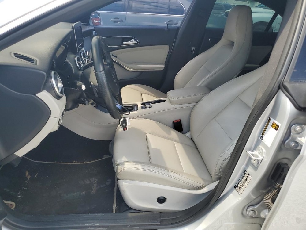 CLA250 2016 Glove Box 5008476