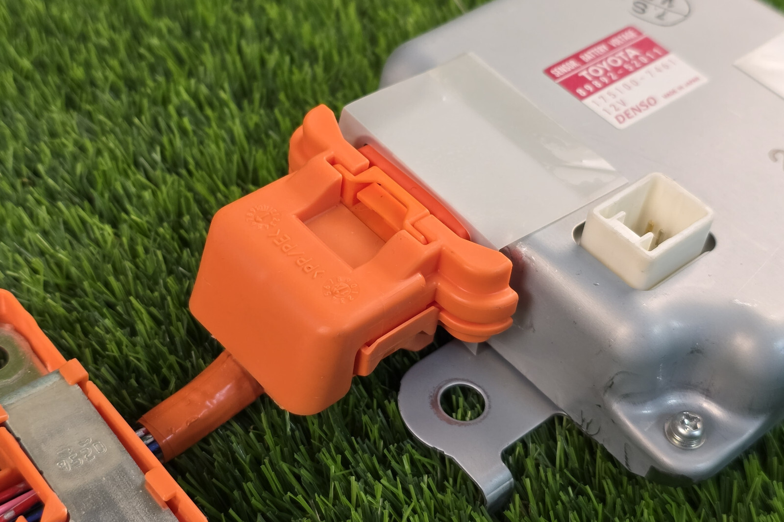 Toyota Prius C 2012-2017 Hybrid Battery Voltage sensor 89892-52011 with wire OEM