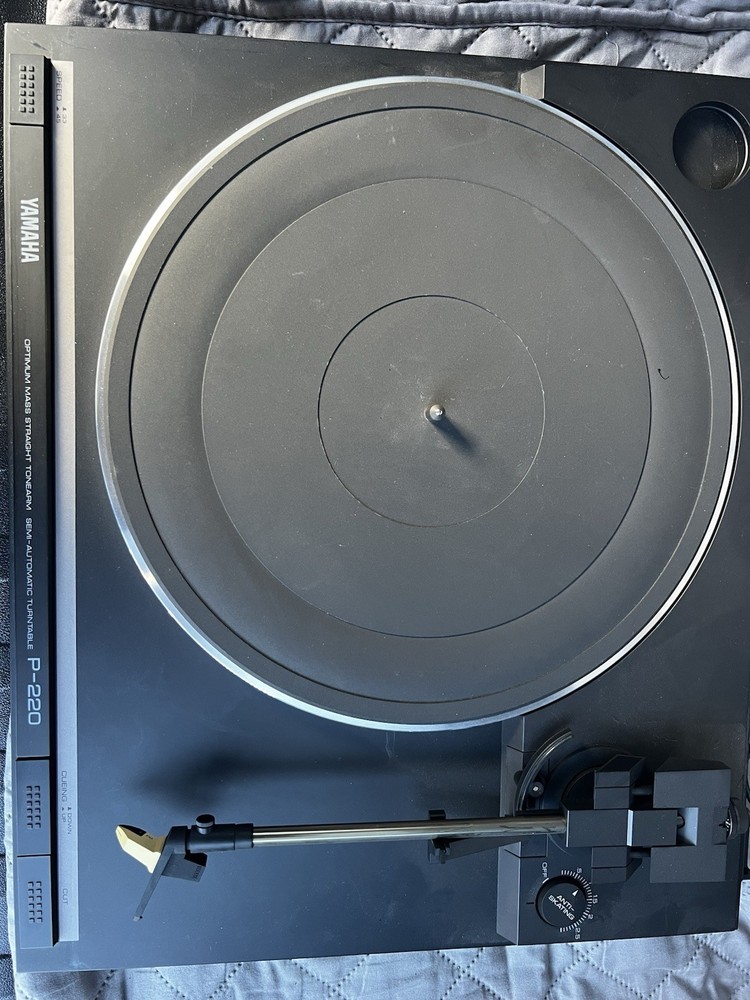 Yamaha Semi-Automatic Turntable P-220 - Read