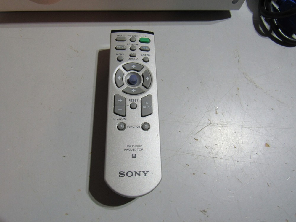 SONY VPL-CS5 SVGA LCD Data Projector