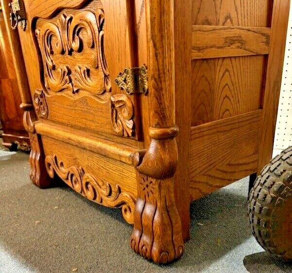 WINGED GRIFFIN OAK ICE BOX