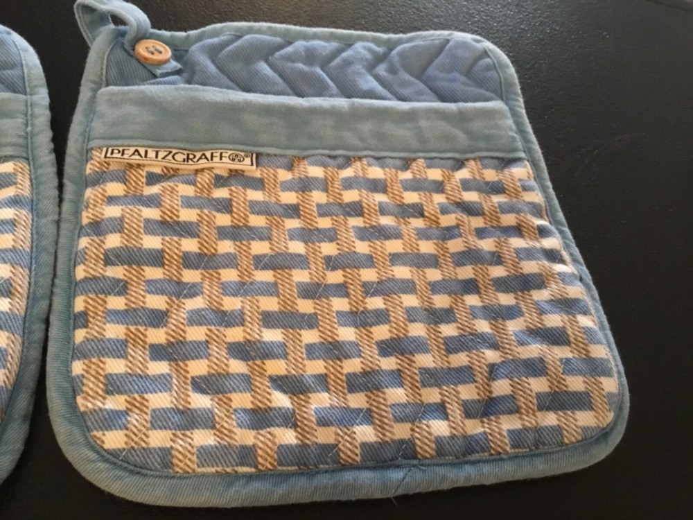 Pfaltzgraff Pocket Pot Holder Set