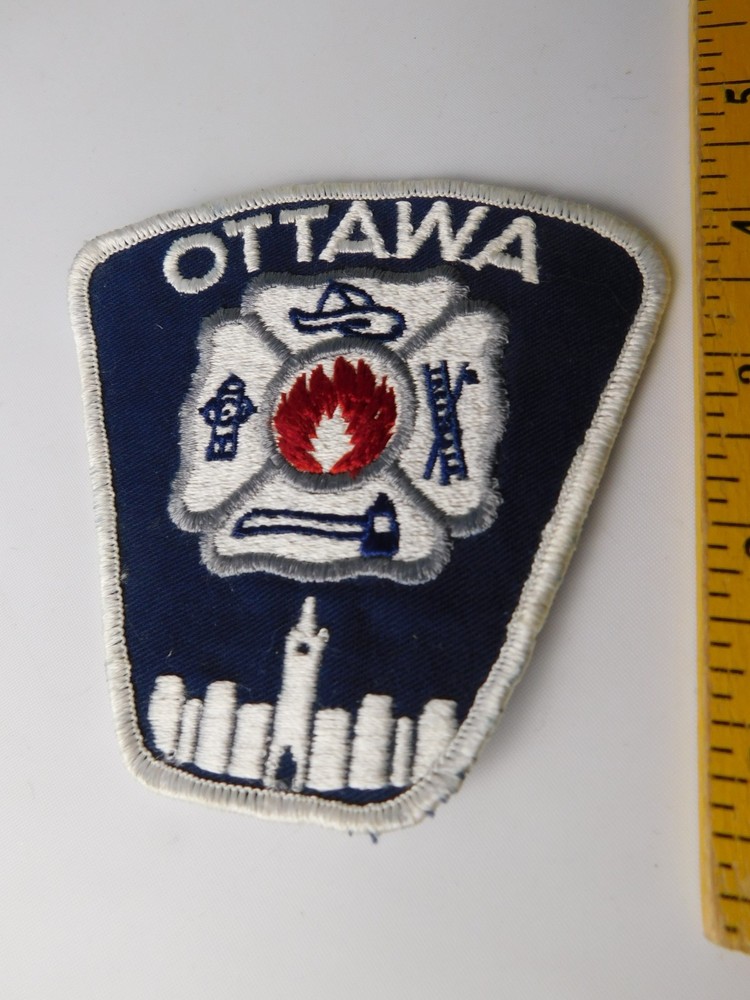 OTTAWA FIRE DEPT VINTAGE PATCH SHOULDER CREST  ONTARIO CANADA COLLECROR