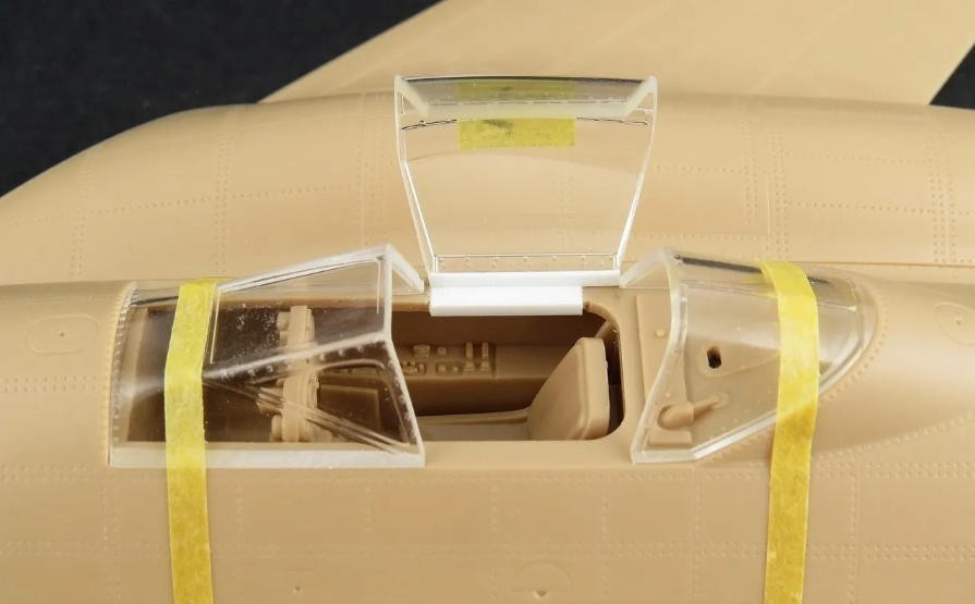 Amusing Hobby 48A003 1/48 Me262 HG III WWII German Aircraft Brand New