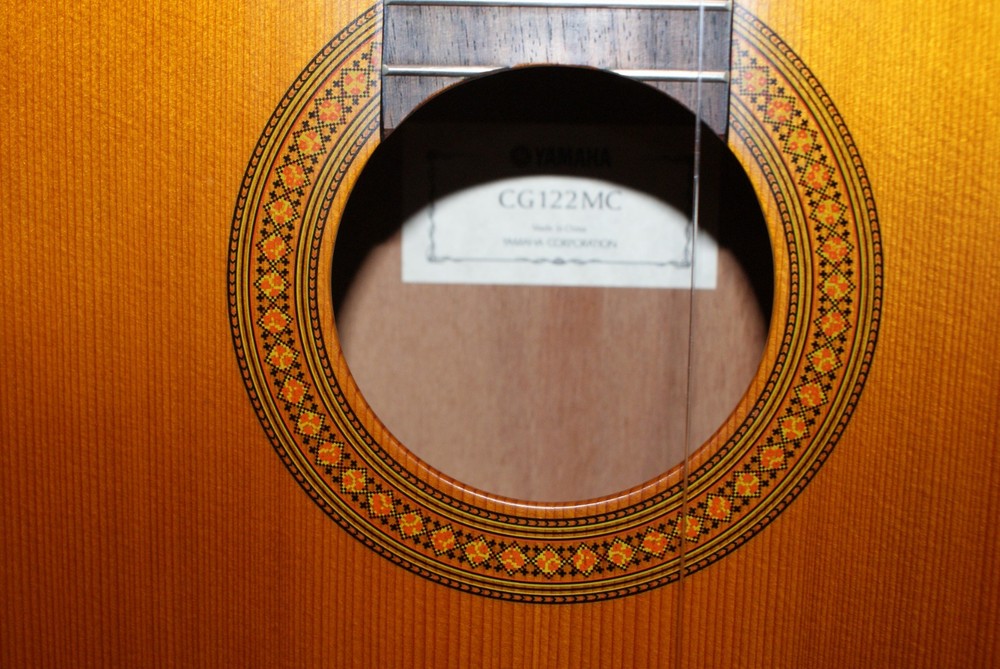 YAMAHA CG122MC Classical Guitar - Cedar top