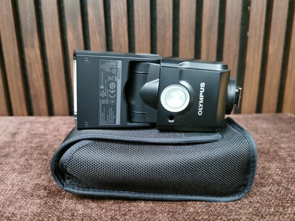 OM SYSTEM OLYMPUS FL-700WR Electronic Flash - MINT CONDITION