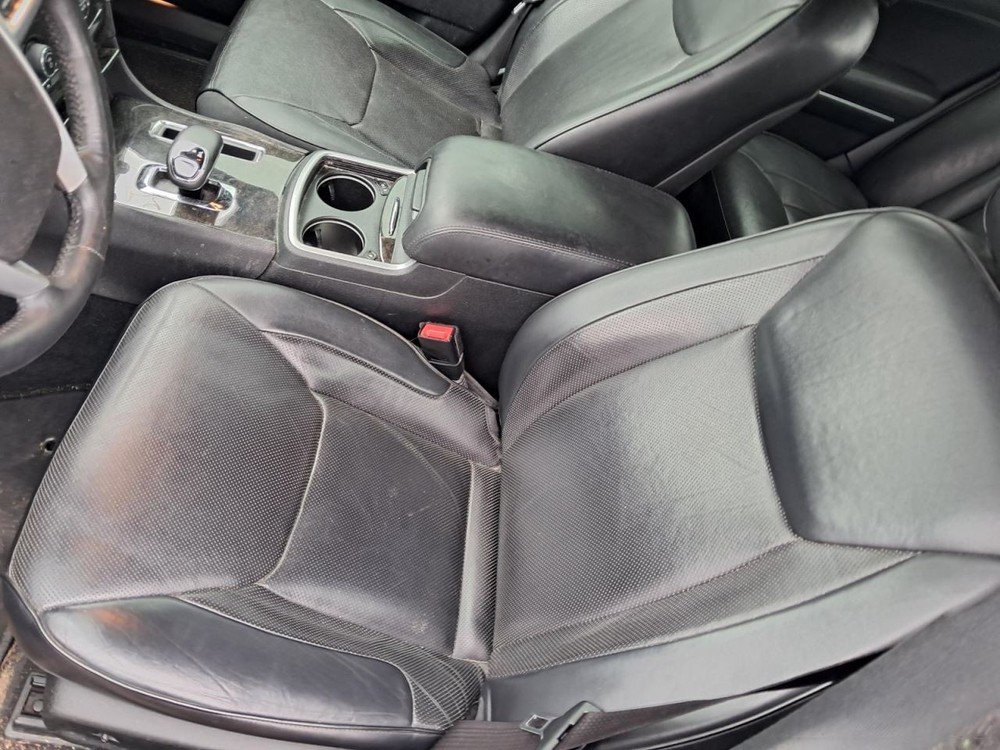 300 2014 Glove Box 4845961