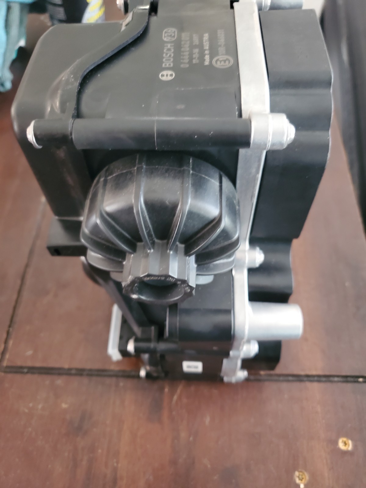 New OEM Volvo Mack Def Pump Dosing Module 24V 21576178 Bosch 0444042011 Austria