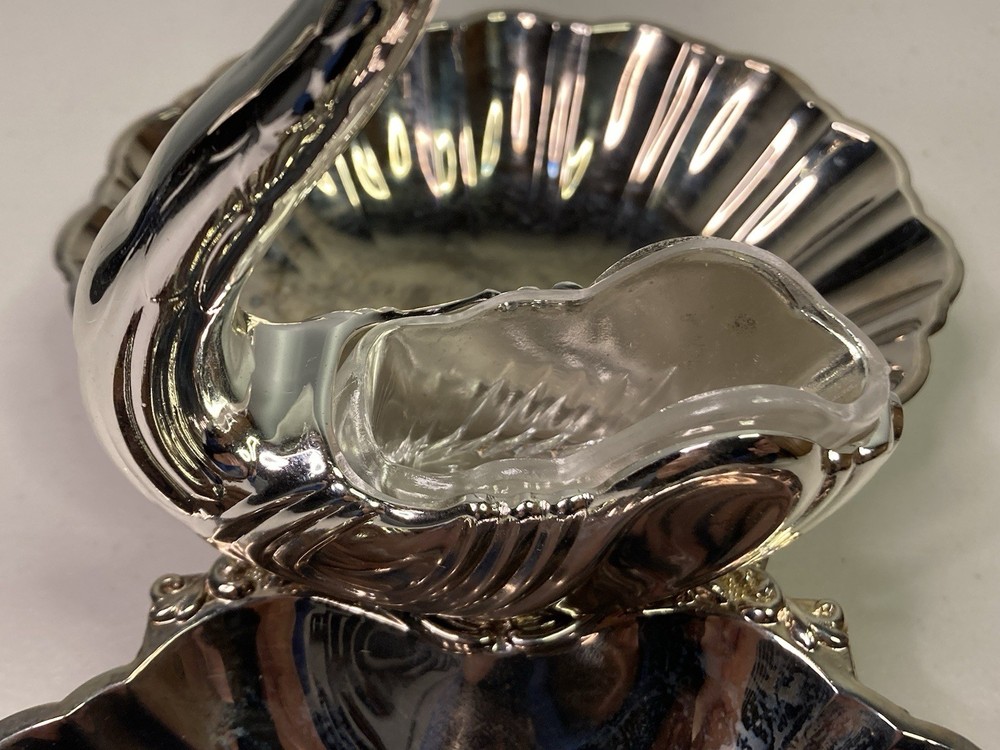 Beautiful Vintage 2 Section Appetizer Dish Swan Pick Holder Center Silverplate