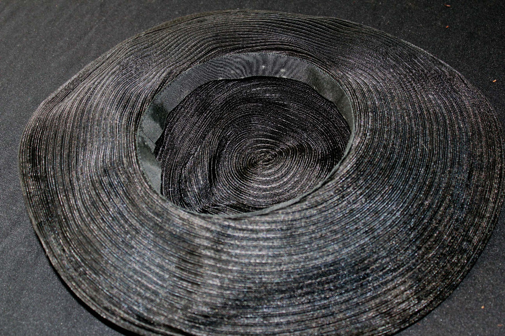 VINTAGE 1950'S-1960'S BLACK HAT BLACK VELVET BOW 22