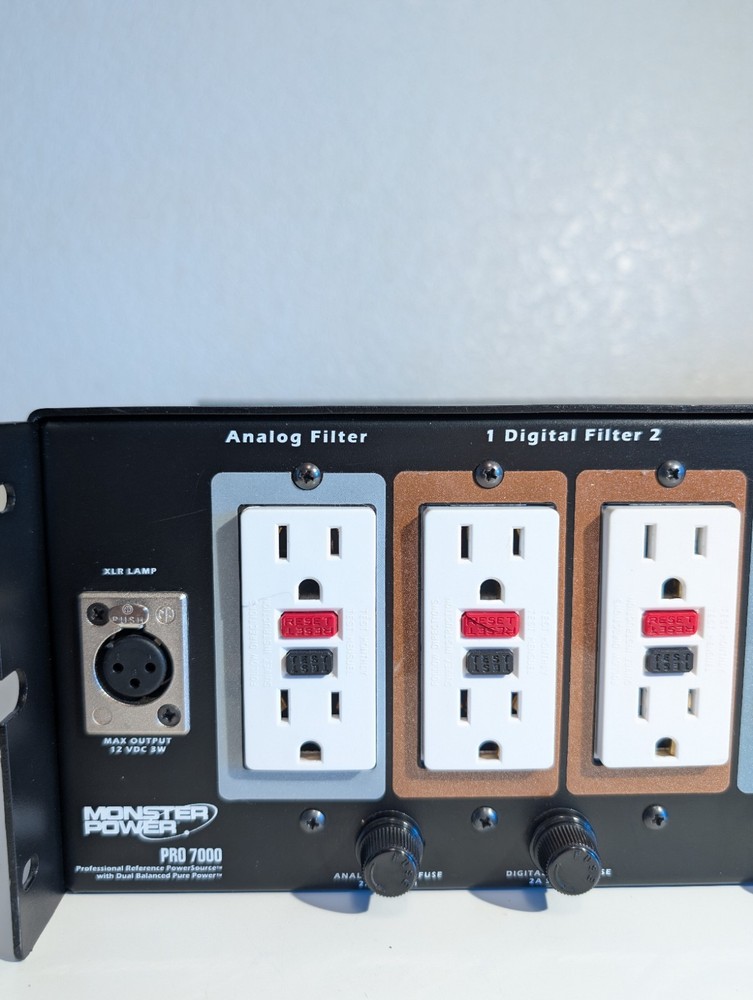 Monster Power PRO 7000 PowerSource Power Conditioner 12 Outlets - Tested/Working