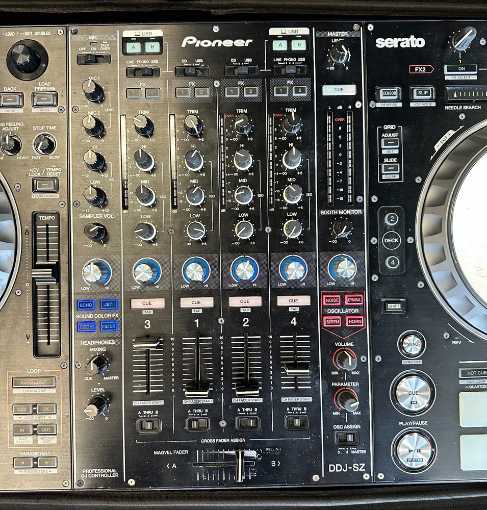 Pioneer DDJ-SZ Digital DJ Controller