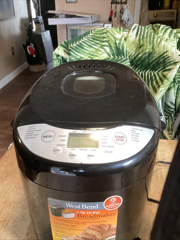 West Bend Bread Maker 2.5 Pound Hi-rise
