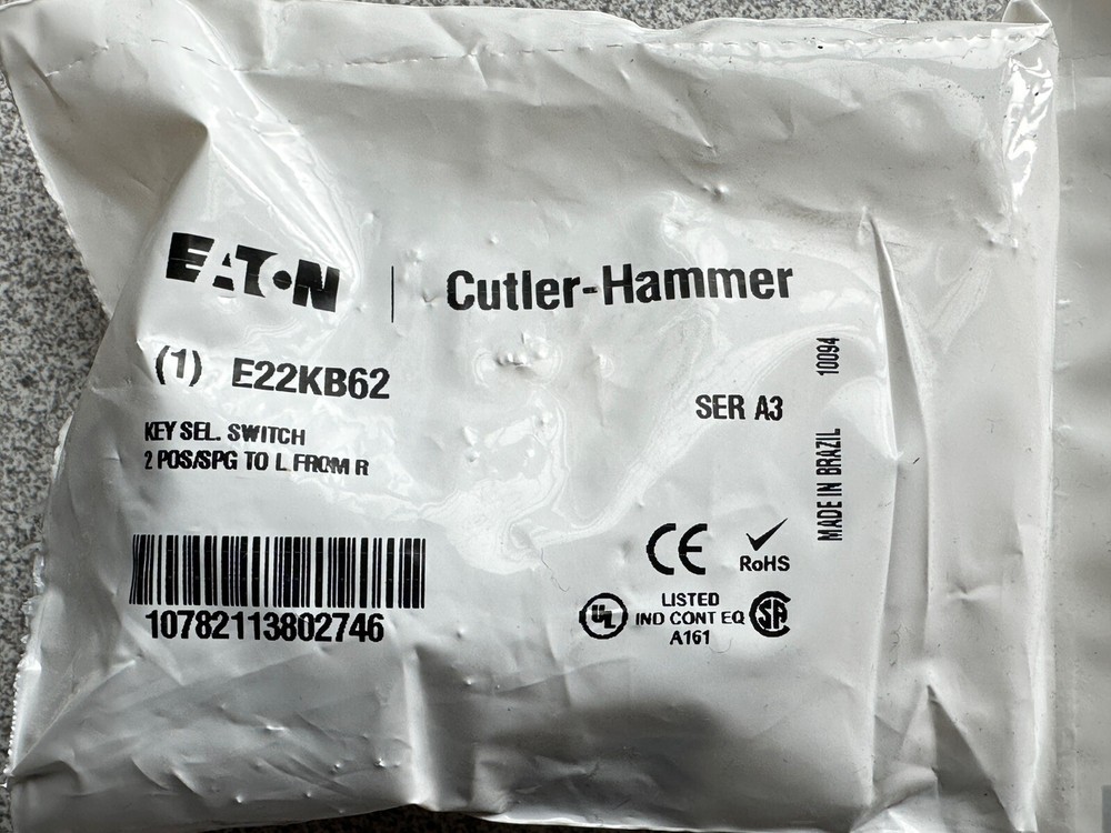 NEW Eaton E22KB62 Selector Switch with 2 Keys 2 Position Black