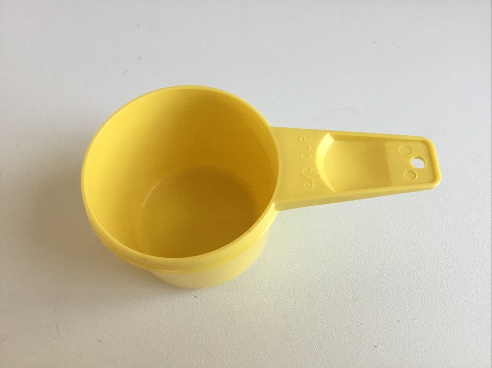 TUPPERWARE Bright Yellow Measuring 2/3 Cup REPLACEMENT Measure EUC